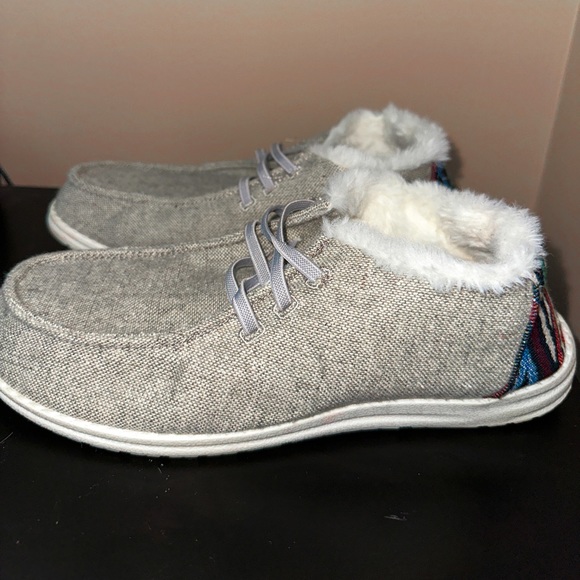 Tommy Bahama - Aztec Design Faux Fur Lining Memory Foam Slip On Loafers - Picture 2 of 6